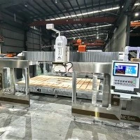 Hogyan biztosítja egy 5 tengelyes CNC hídfűrész a vágás minőségét?